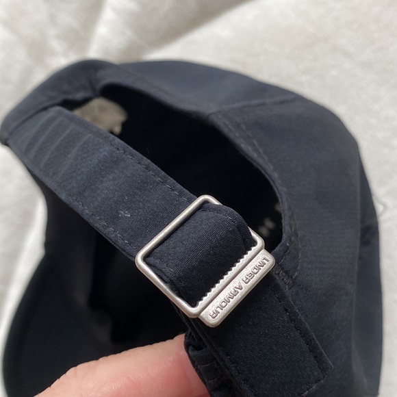 Under Armour Black Baseball Cap - Picture 5 of 6